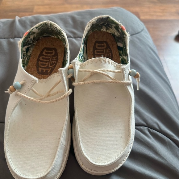 Hey Dude Cream Moccasins with Beaded Detail - Picture 1 of 8